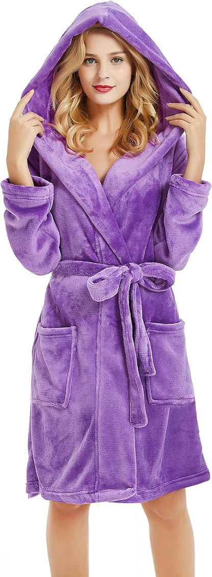 Women Hooded Fleece Robe, Short Plush Robes for Womens with Hood Soft Warm Spa Bathrobe.