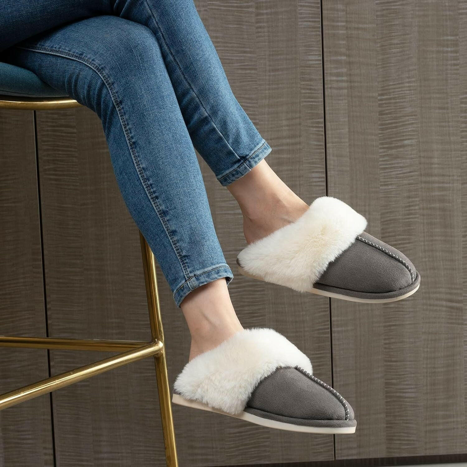 Women Slippers with Memory Foam, Fuzzy Warm Bedroom House Shoes, Fluffy Winter Indoor Outdoor Anti-Skid Sole.